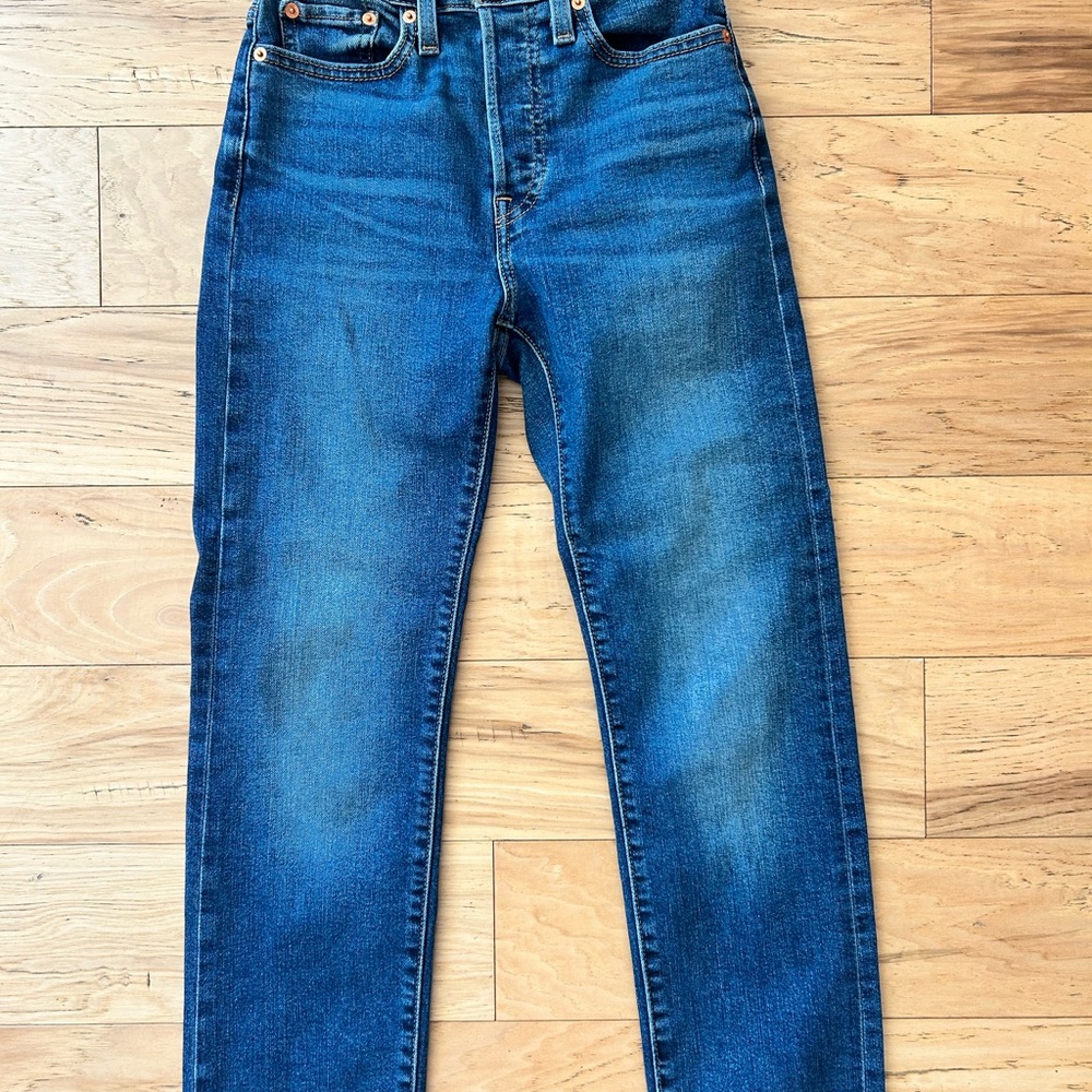 Levi Wedgie Straight 24 Jeans button fly
